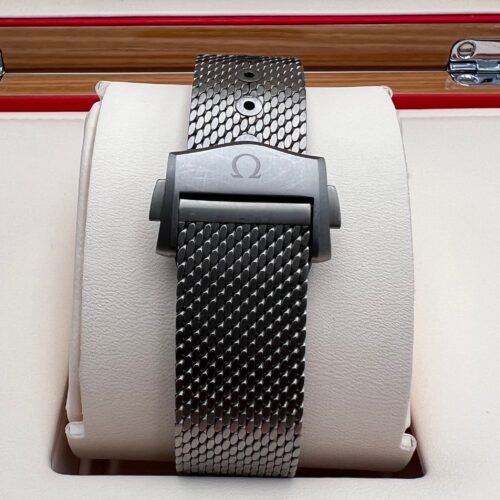 Brand new and second-hand luxury watches and bags for sale