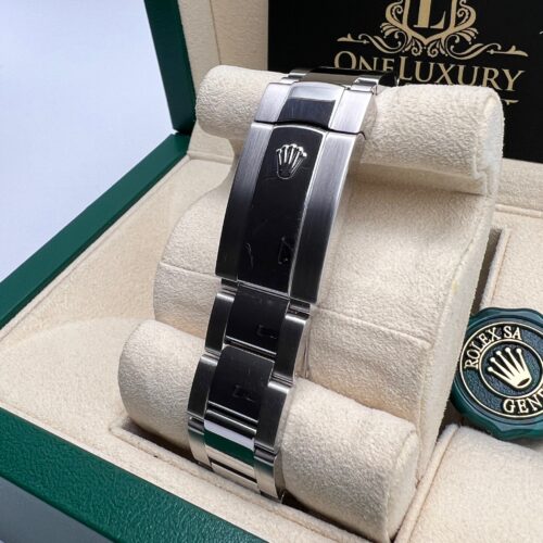 Brand new and second-hand luxury watches and bags for sale