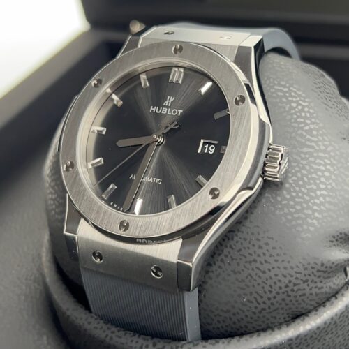 Brand new and second-hand luxury watches and bags for sale