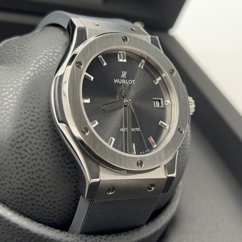 Brand new and second-hand luxury watches and bags for sale