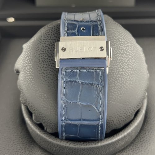 Brand new and second-hand luxury watches and bags for sale